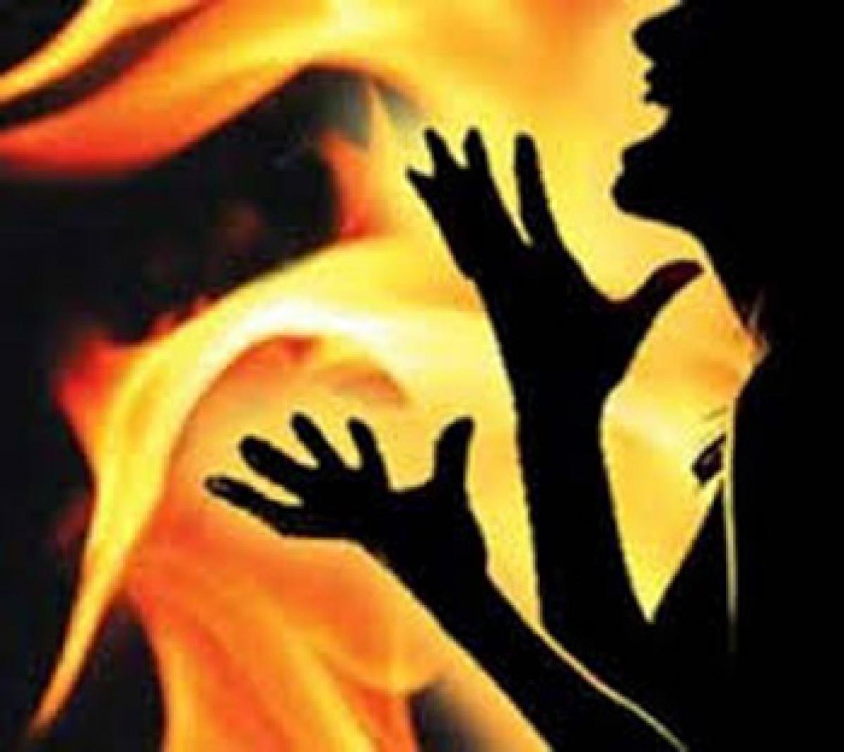 Man sets wife ablaze for not serving omelette