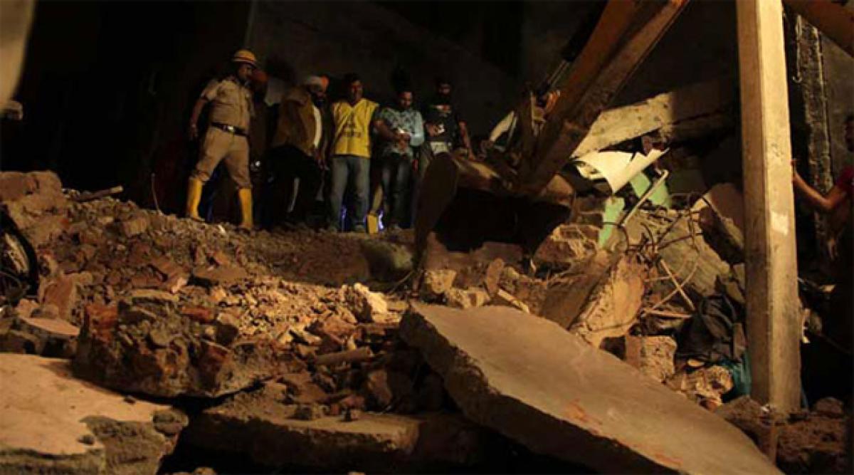 Delhi building collapse toll rises to five