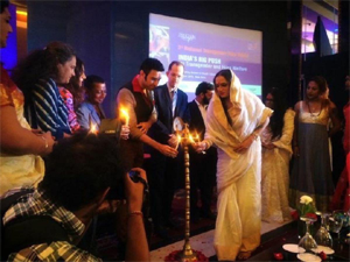 Hijra community gets support from glamour industry