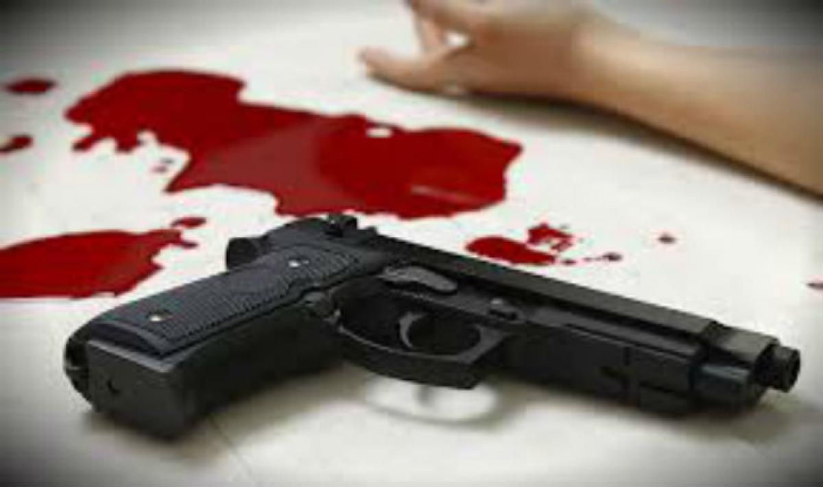 UP: Woman runs to police station for protection, shot dead