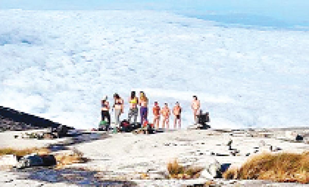 Tourists Deported Over Nude Pix On Malaysia Peak