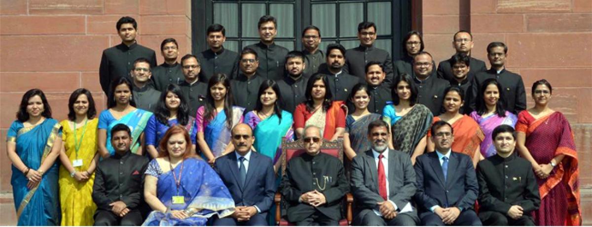 Officer trainees of Indian Foreign Service meet Pranab Mukherjee