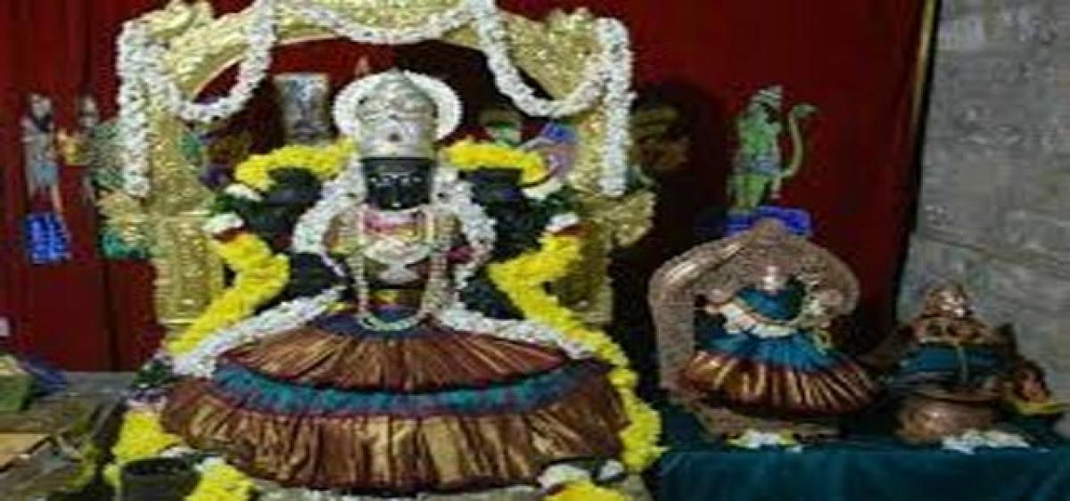 Miscreant decamps with 10kg silver from temple