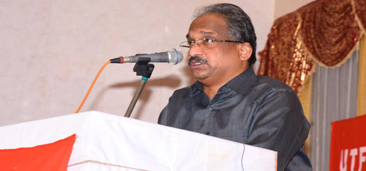 Teachers should be public intellectuals: Prof K Nageshwar