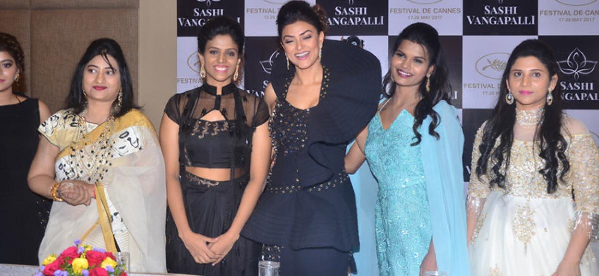 Sushmitha inaugurates Sashi’s fashion store