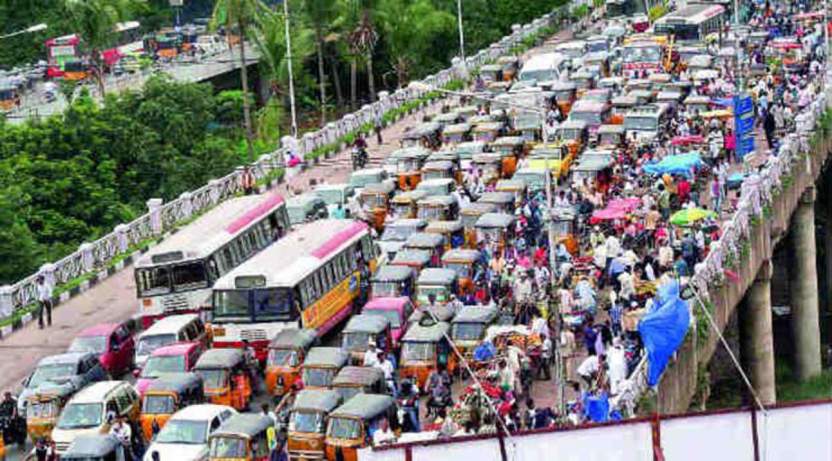 Traffic snarls stump Rakhi fest revellers