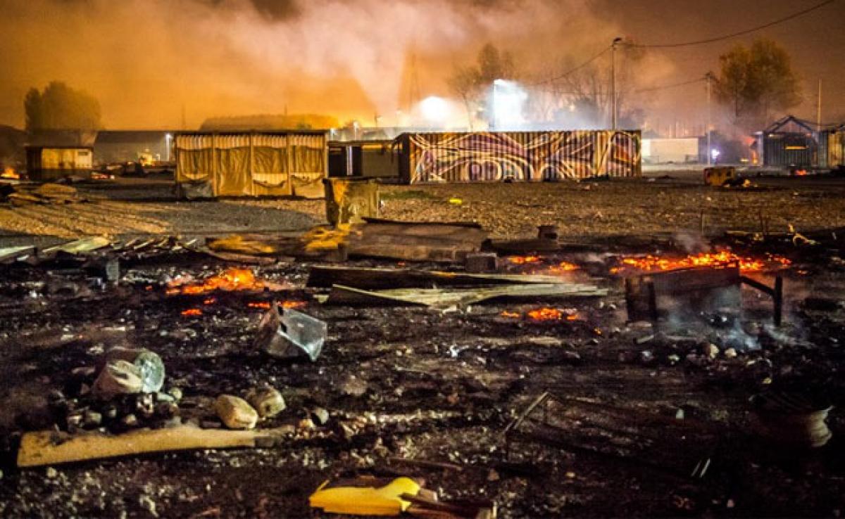 Huge Fire Destroys Frances Grande-Synthe Migrant Camp