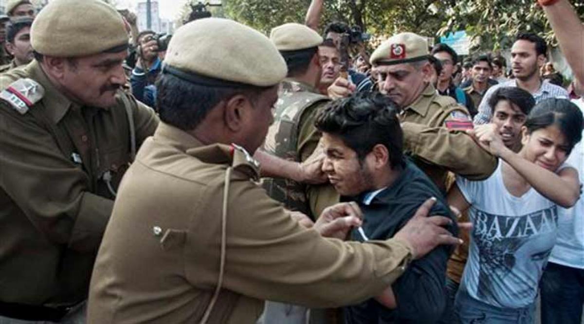 Tension prevails on DU North Campus, students groups protest ABVP violence