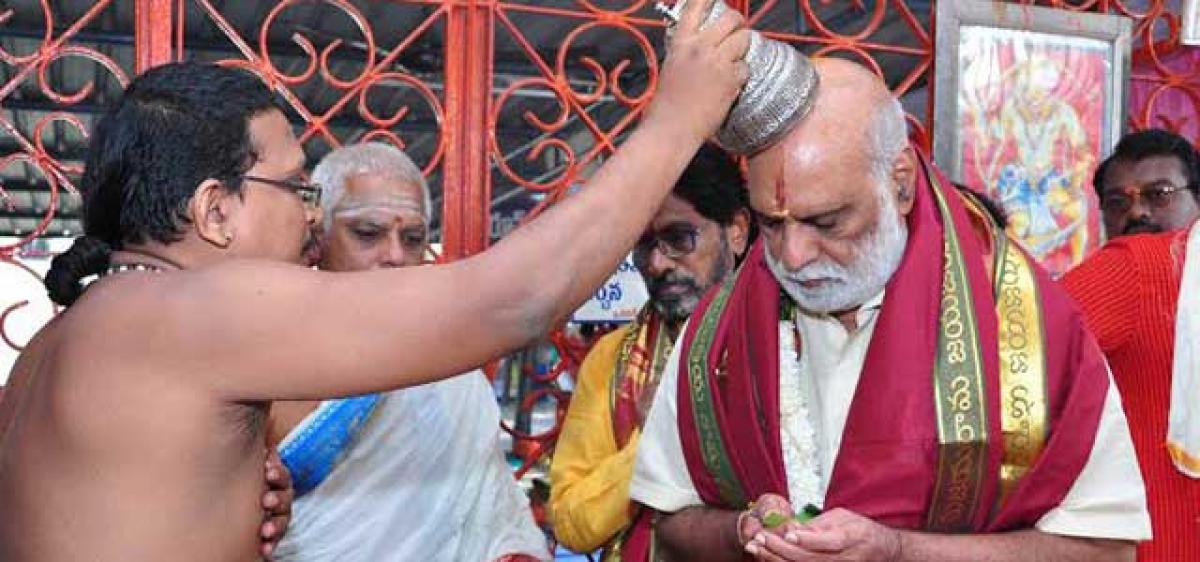 Tollywood director K Raghavendra Rao visits Bhadradri temple