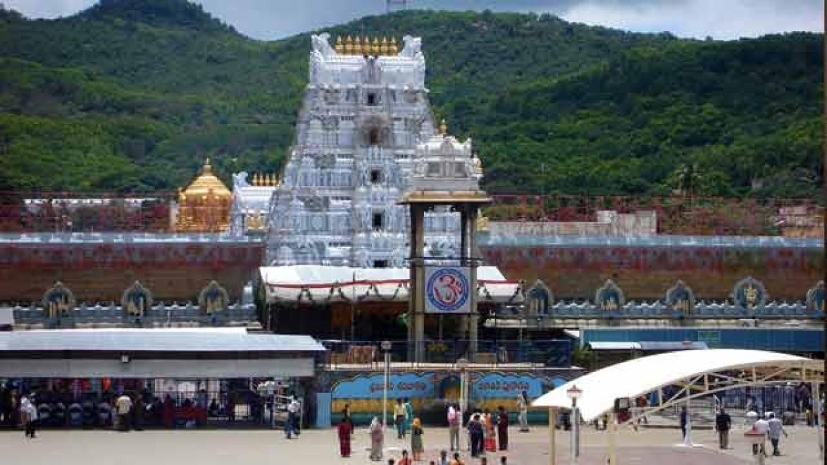 Devotee from USA offers 2 kg gold ornament at Tirupati temple