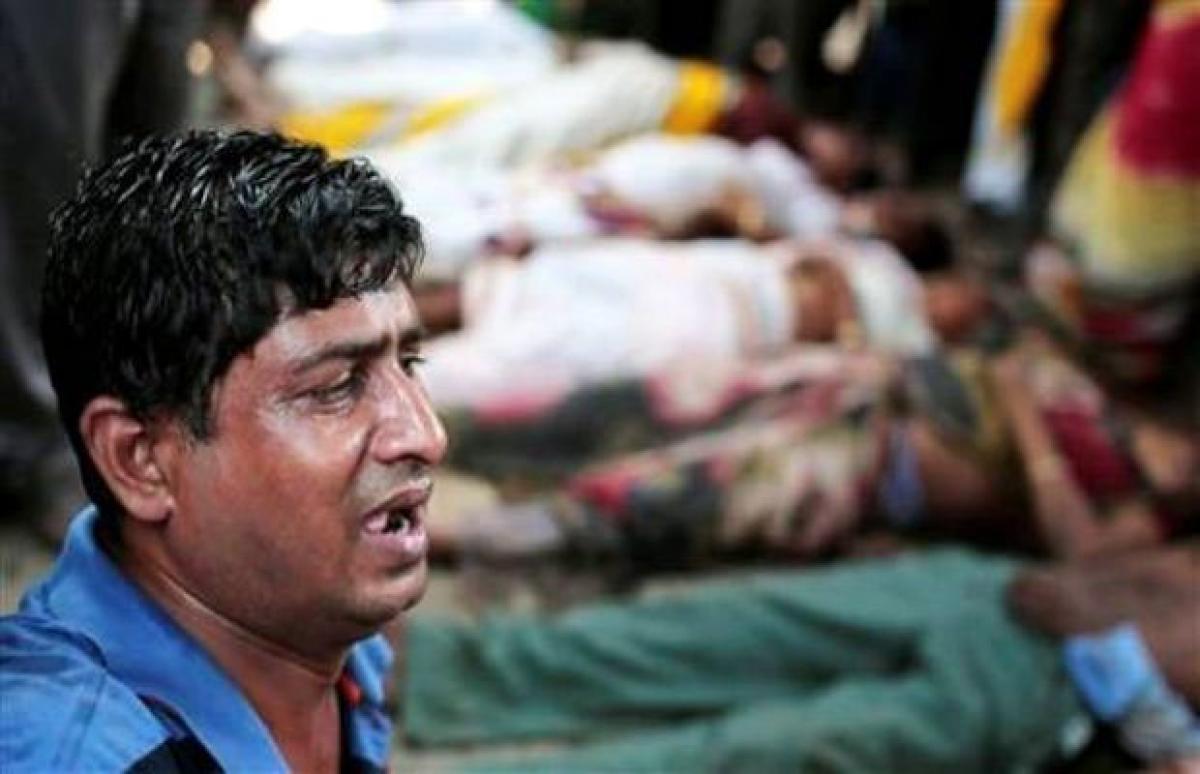 Bangladesh charity handout stampede kills 17