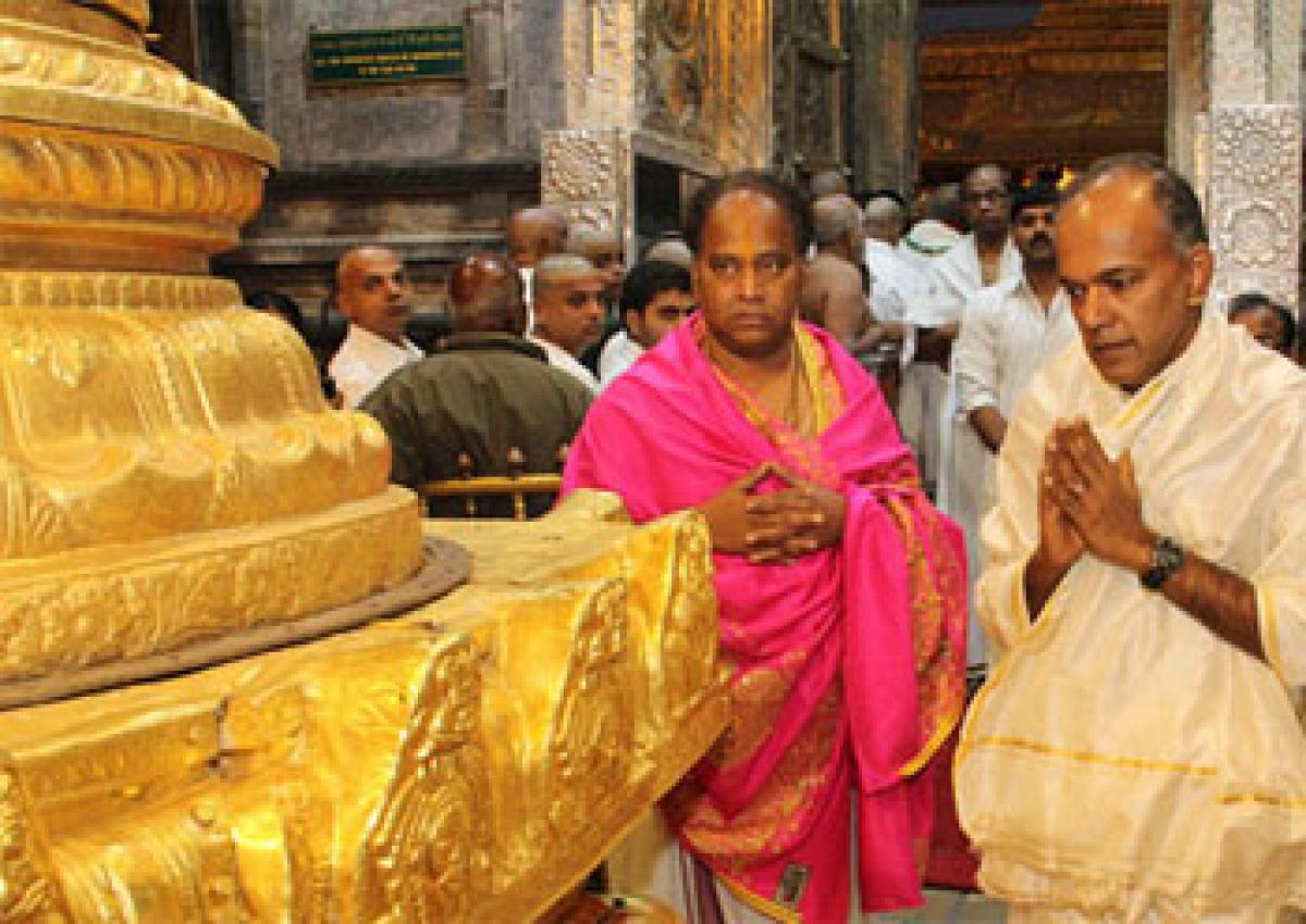 Singapore Minister offers prayers to Lord Balaji