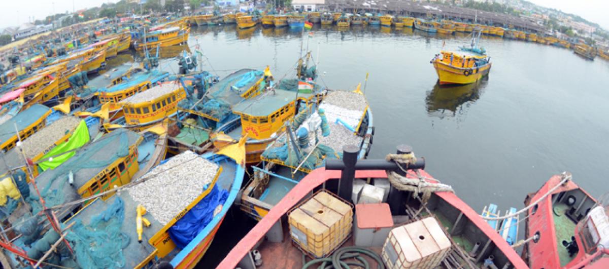 Fishermen observe bandh for ban on high-speed boats