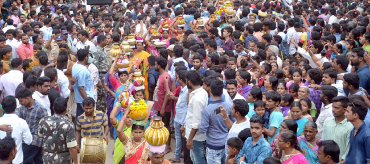 Fervour marks Beeranna Bonalu