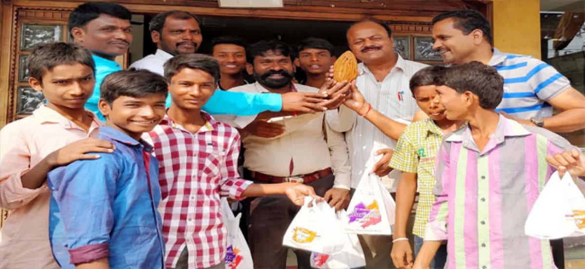 TS students savour Tapeswaram Kaja