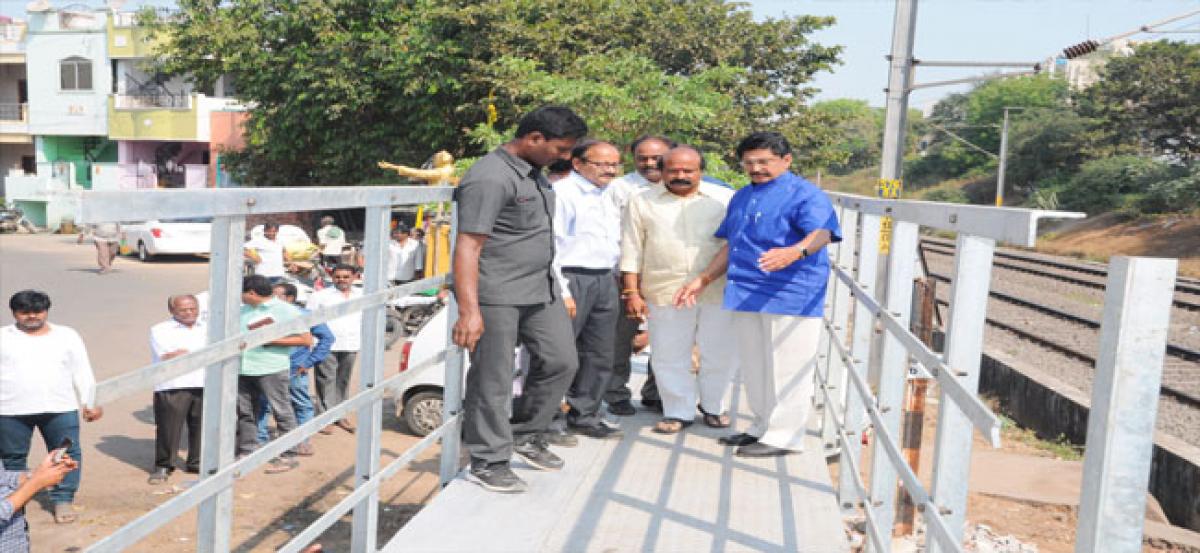 MP promises foot-bridge in place of wooden bridge