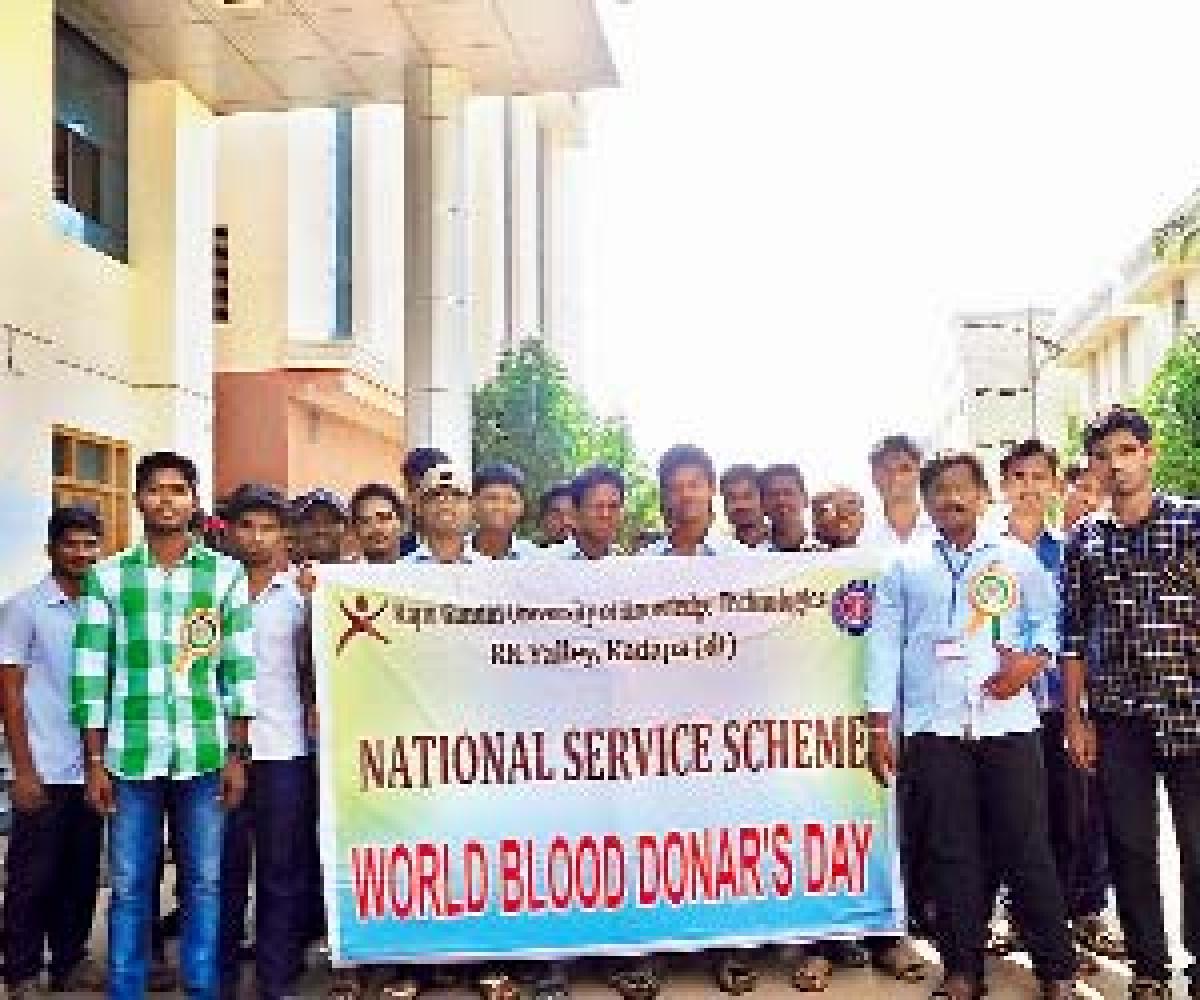 IIIT students donate blood