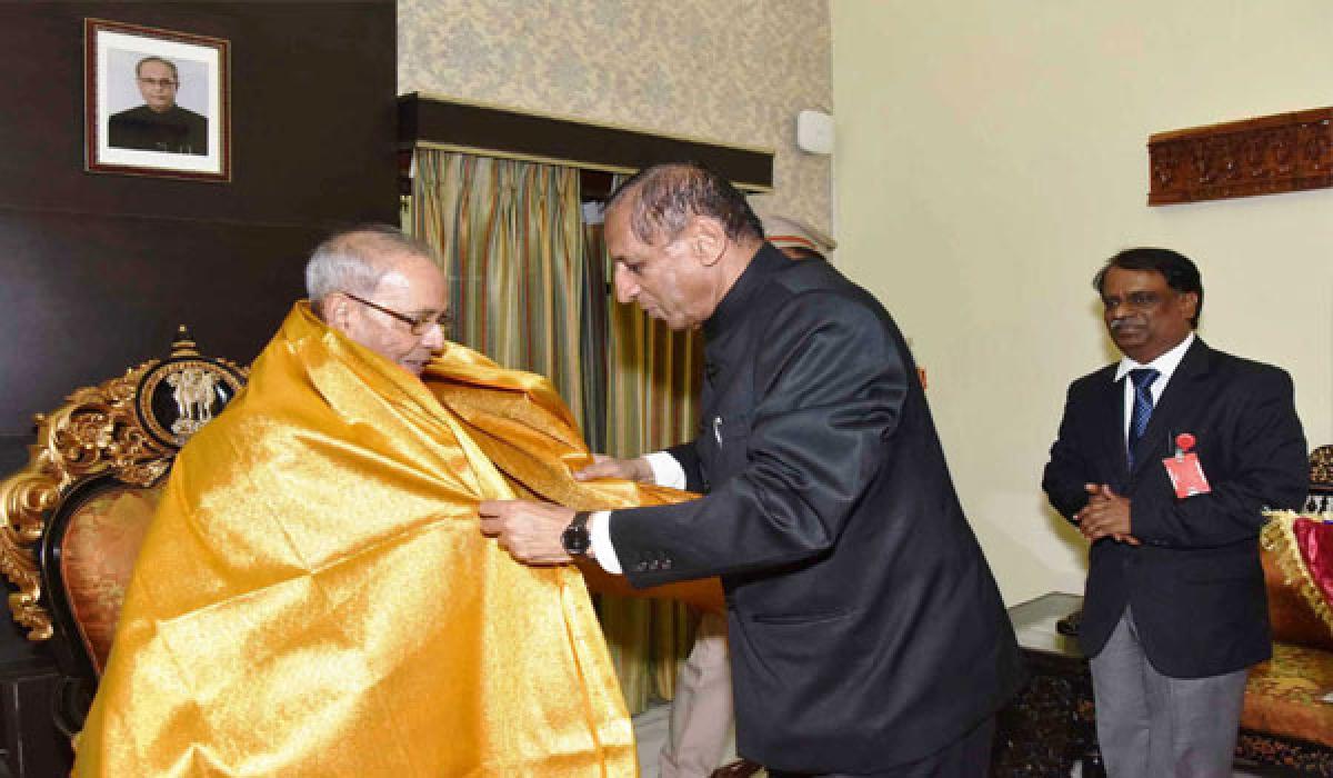 Governor felicitates  President Pranab Mukherjee