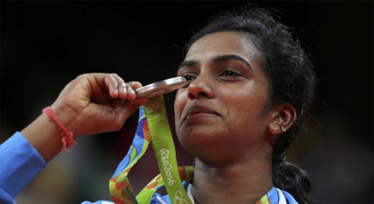 Telangana announces 1cr cash award for Sindhu