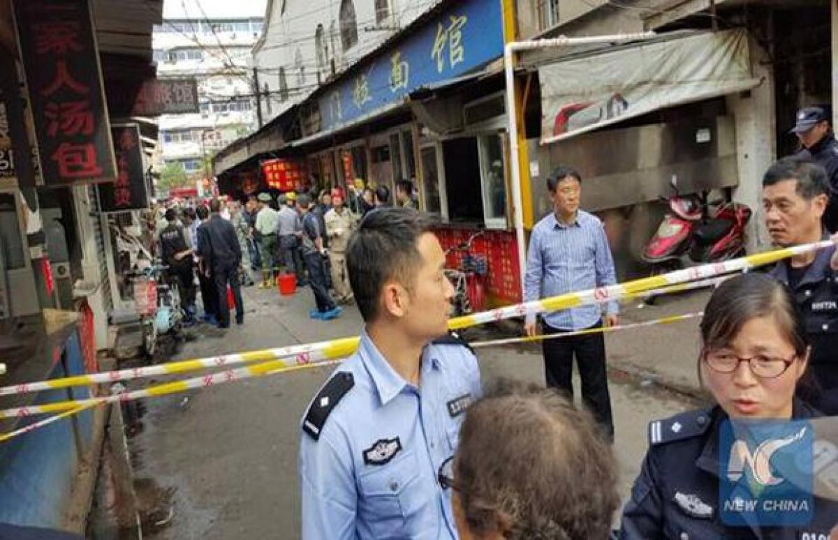 Gas container explodes in restaurant in east China; 17 dead