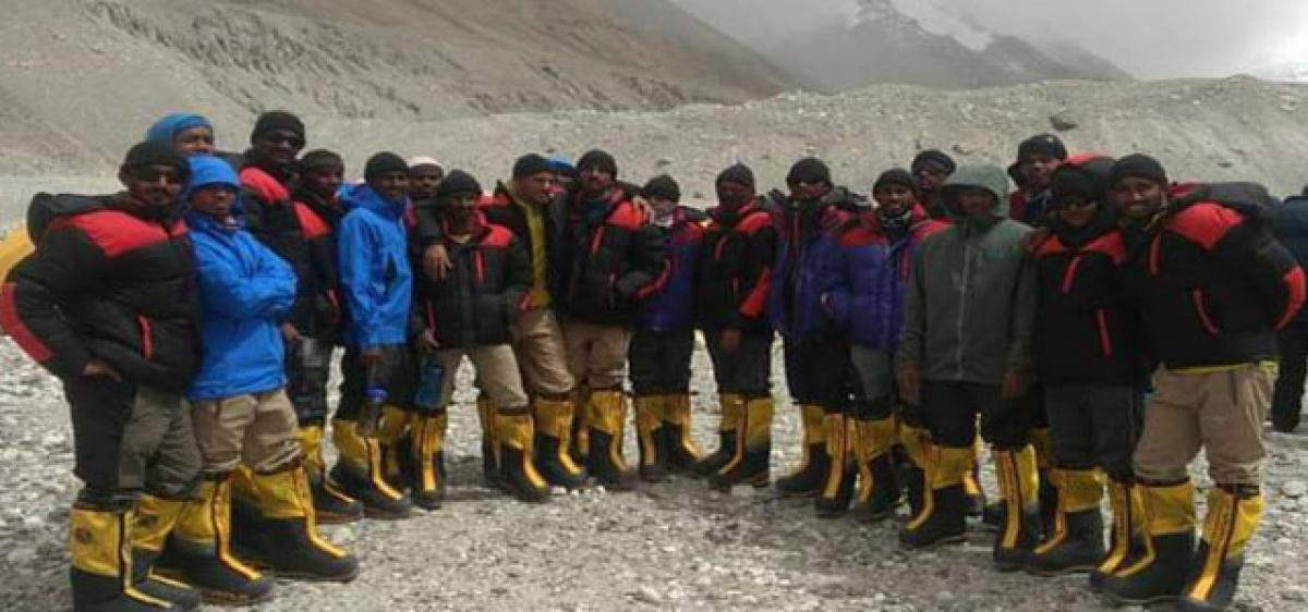 6 AP boys summit Everest