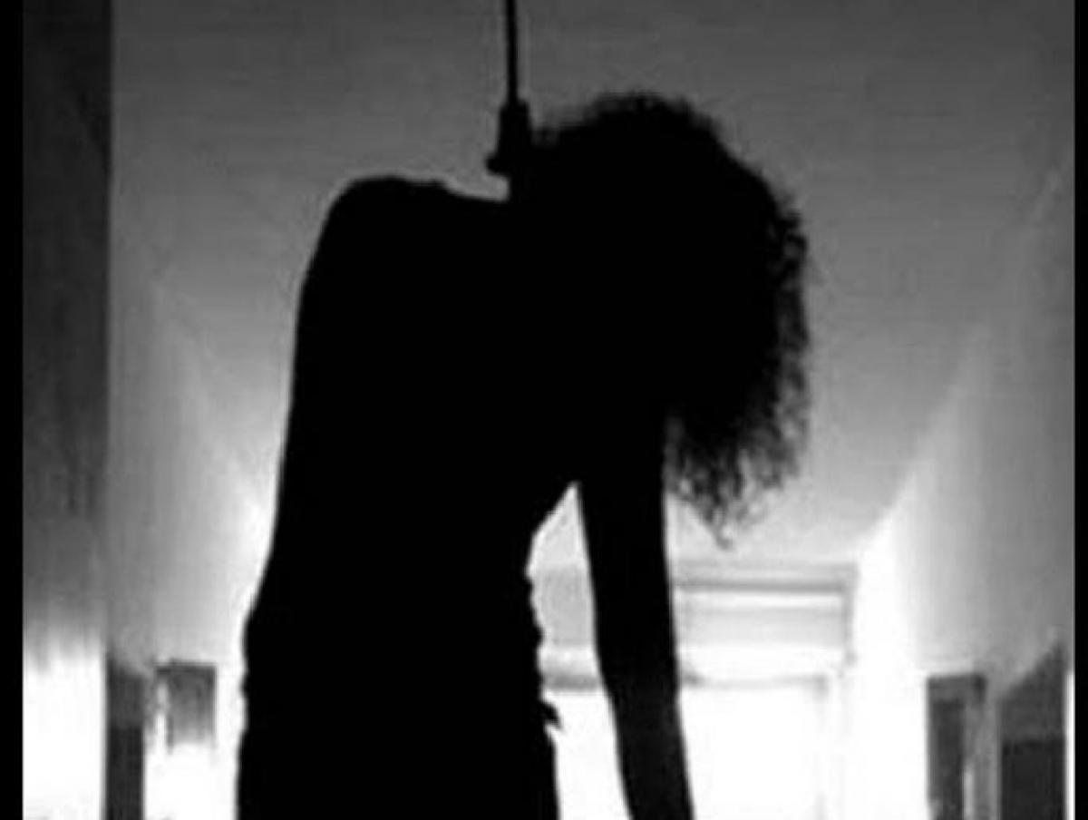 Woman attempts suicide