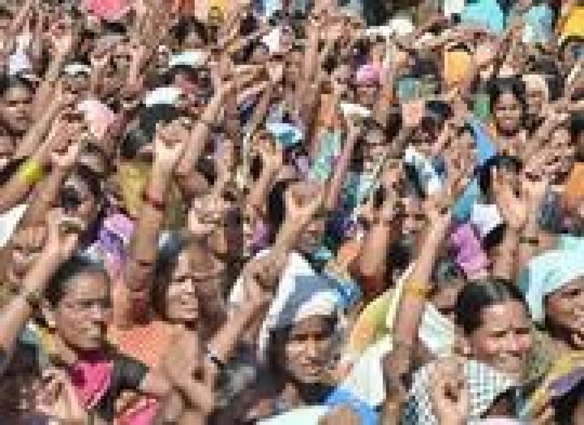Beedi workers hold dharna