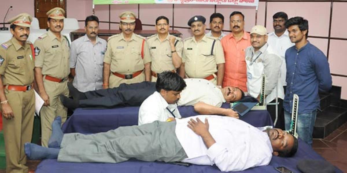 Police personnel donate blood