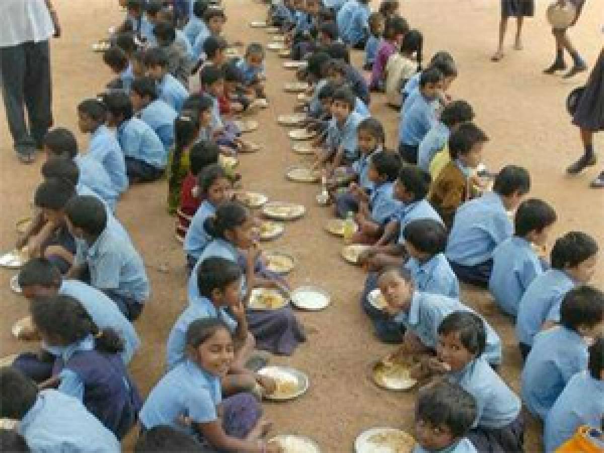 Unhealthy food served to 1.5 lakh students in Kota