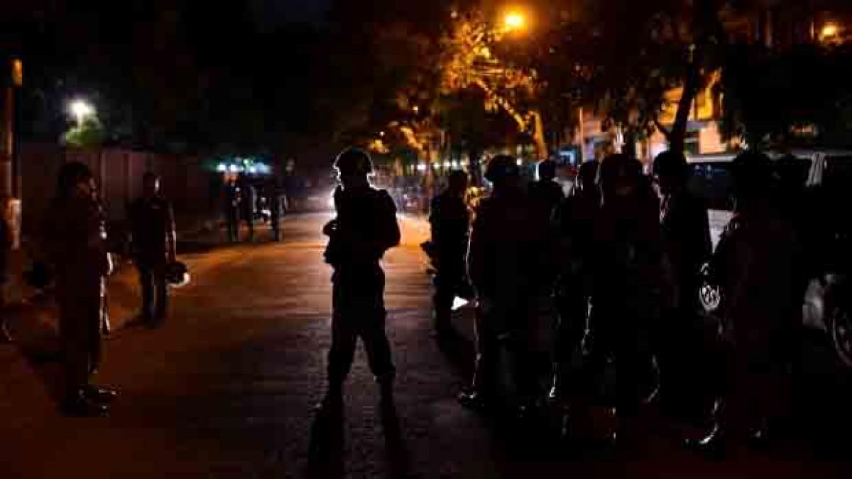 Gunfight on between Bangladesh police, militants at to rescue hostage