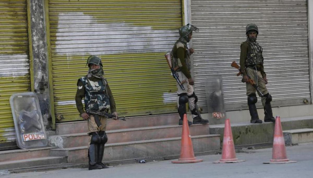 College students clash with security forces in Srinagar