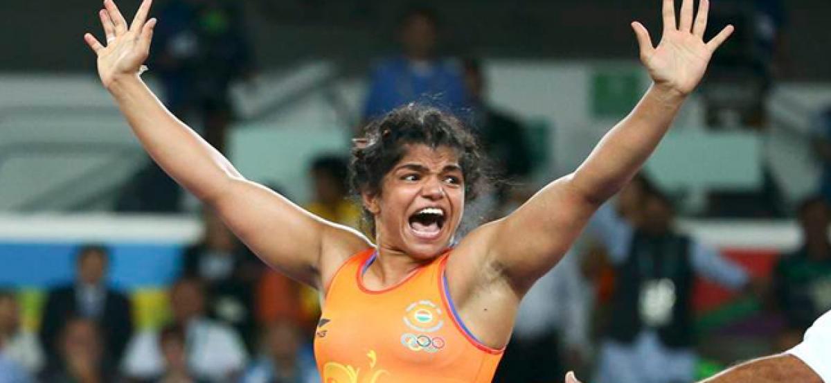 Bollywood hails Sakshi’s win