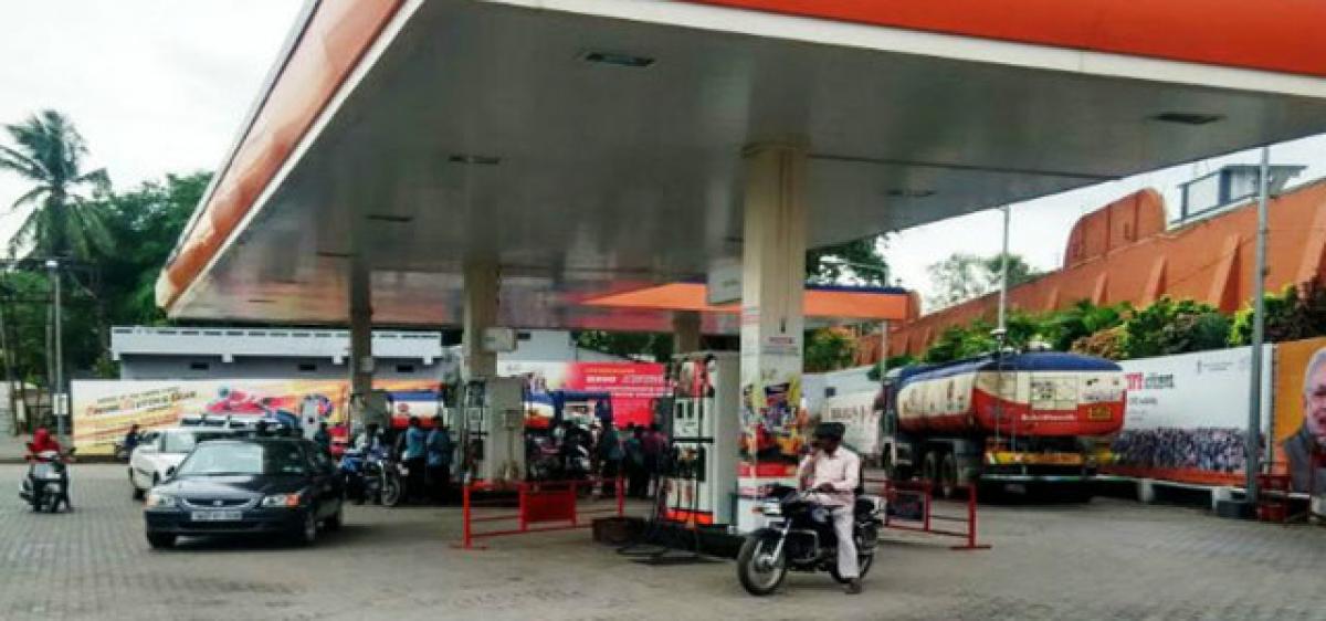 Petrol bunks to stop oil purchases today