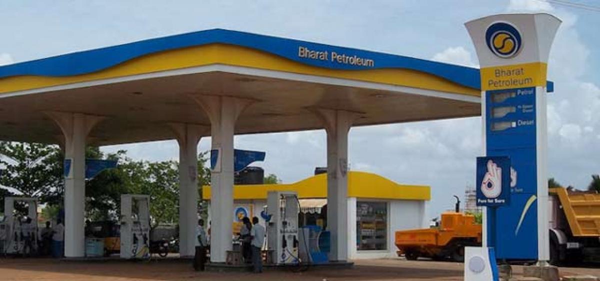 Dacoits loot petrol bunk in Medchal