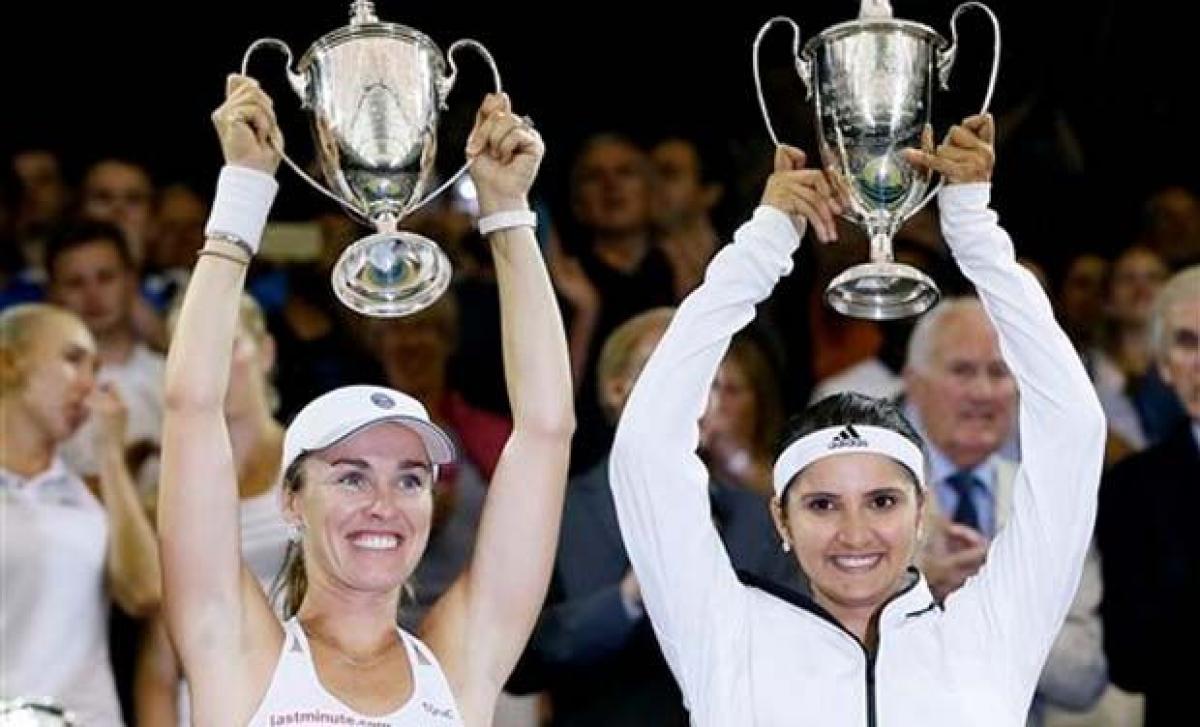 Sania Mirza Martina Hingis Create History Win Wimbledon Womens Doubles Title 9685