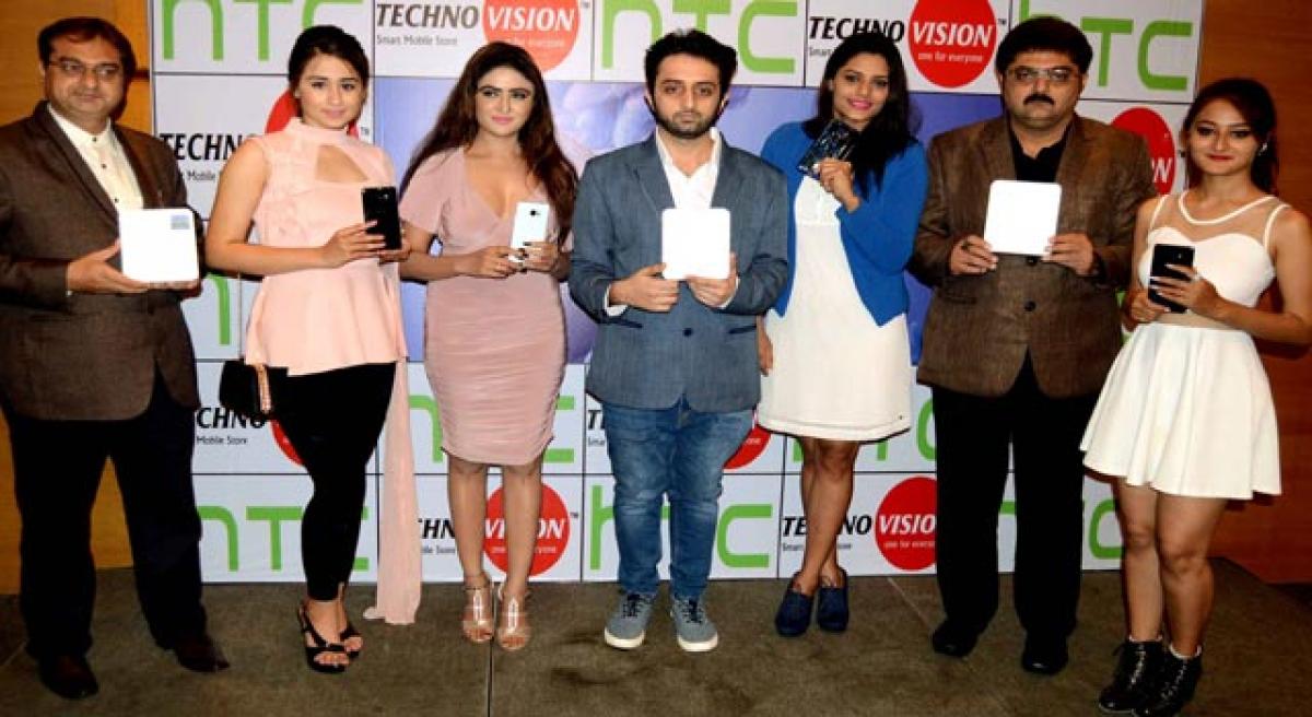 Actresses Simrath Juneja-Niloufer and Deepali unveil HTC-U-Ultra