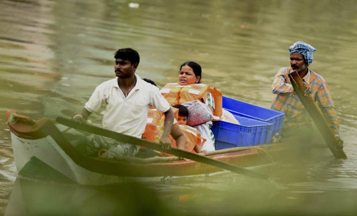 Excessive discharge from Chembarambakkam lake inundates new areas in Chennai