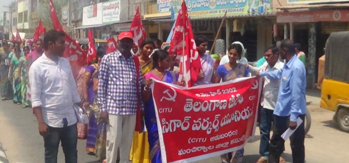 Beedi workers take out rally in Luxettipet