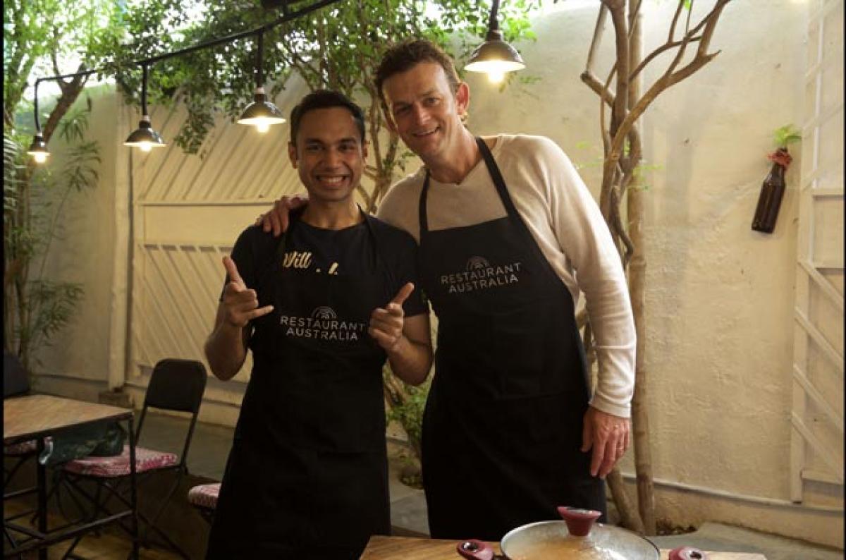Gilchrist turns chef with Saransh Goila