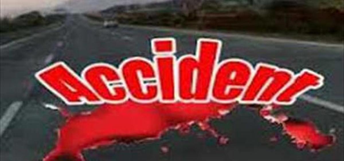 4 of a family die in road mishap