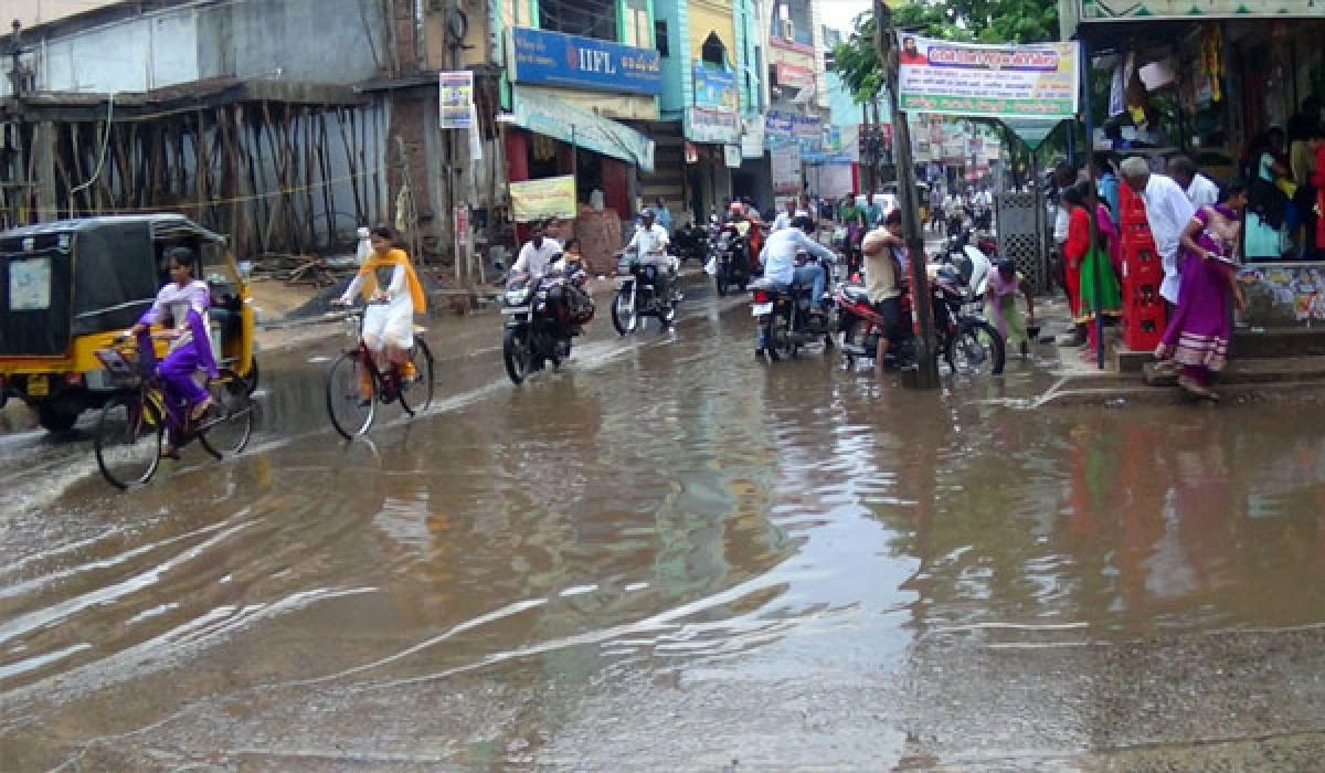 Heavy rains lash East Godavari