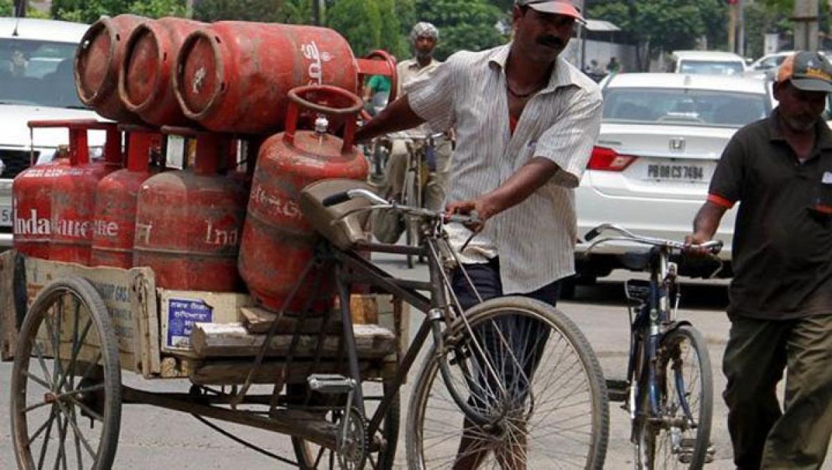 LPG subsidy not for consumers whose spouse had taxable income of more than Rs Ten lakh in previous financial year