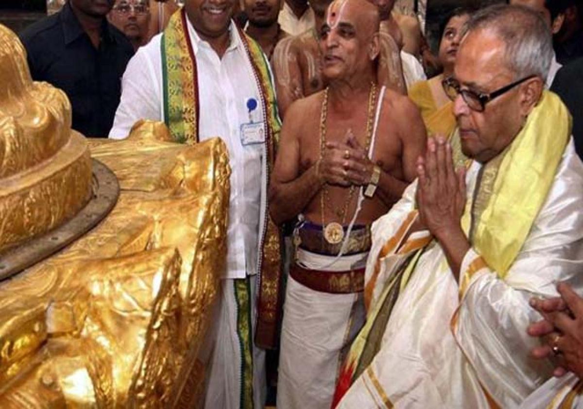 President offers prayers at Tirumala for prosperity of the nation