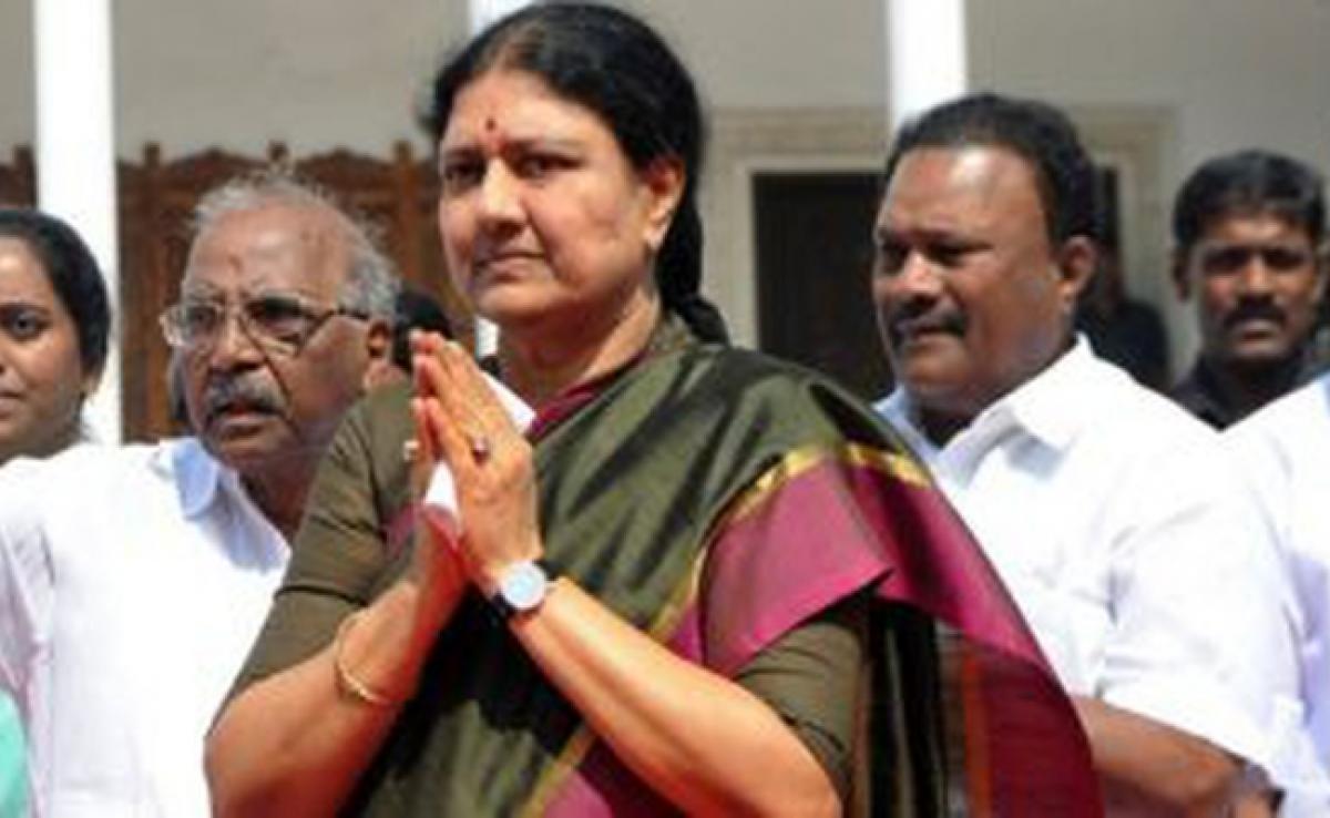 Sasikala sacks Puducherry Former MLA from AIADMK for extending support to Panneerselvam