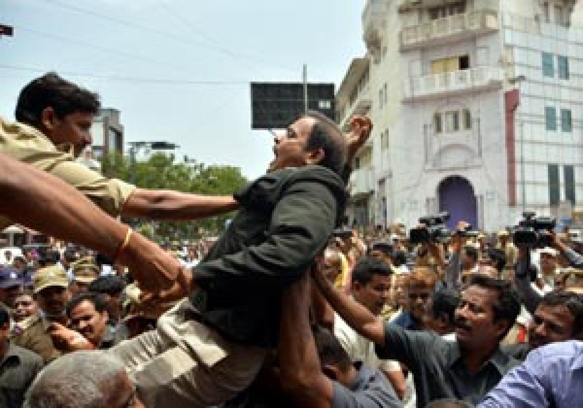 Protest heightens tension at High Court