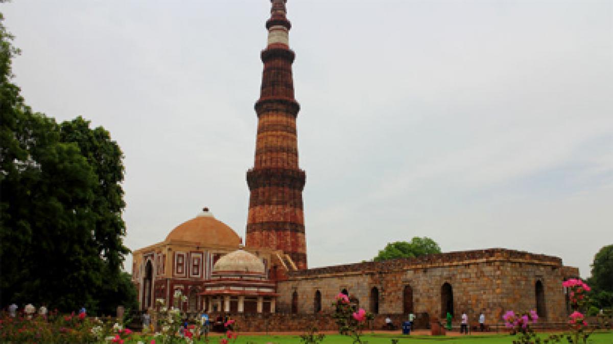 Tilting of Delhis Qutub Minar 