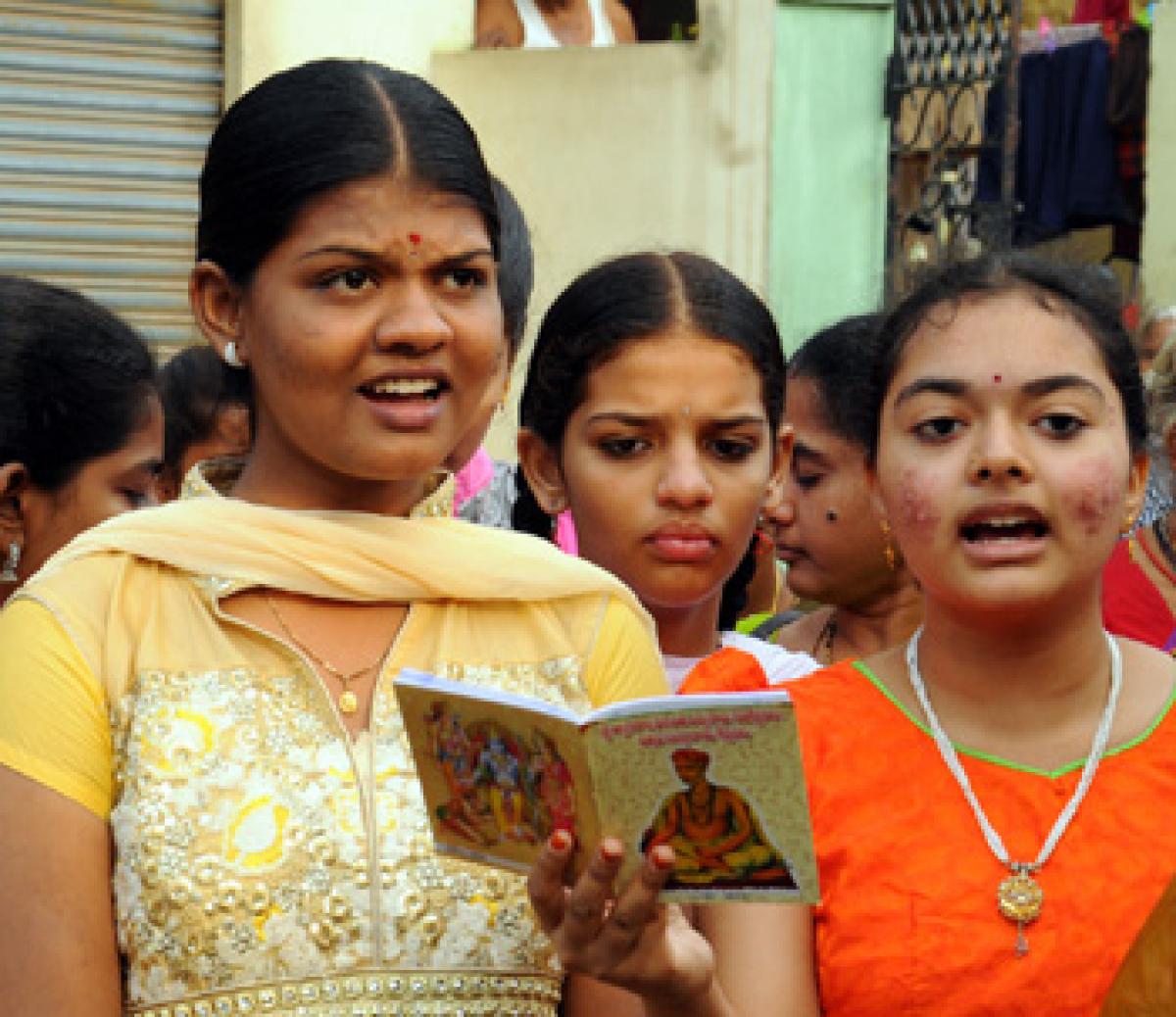 Thyagaraja devotees perform Nagara Sankeerthana