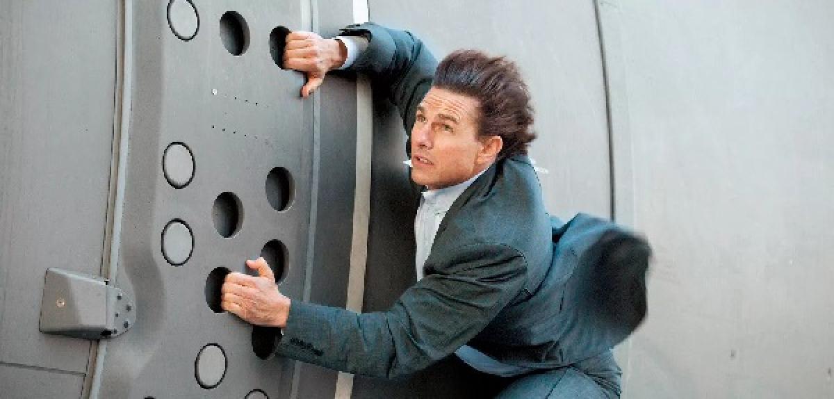 Tom Cruise films stunts in Paris for Mission: Impossible 6