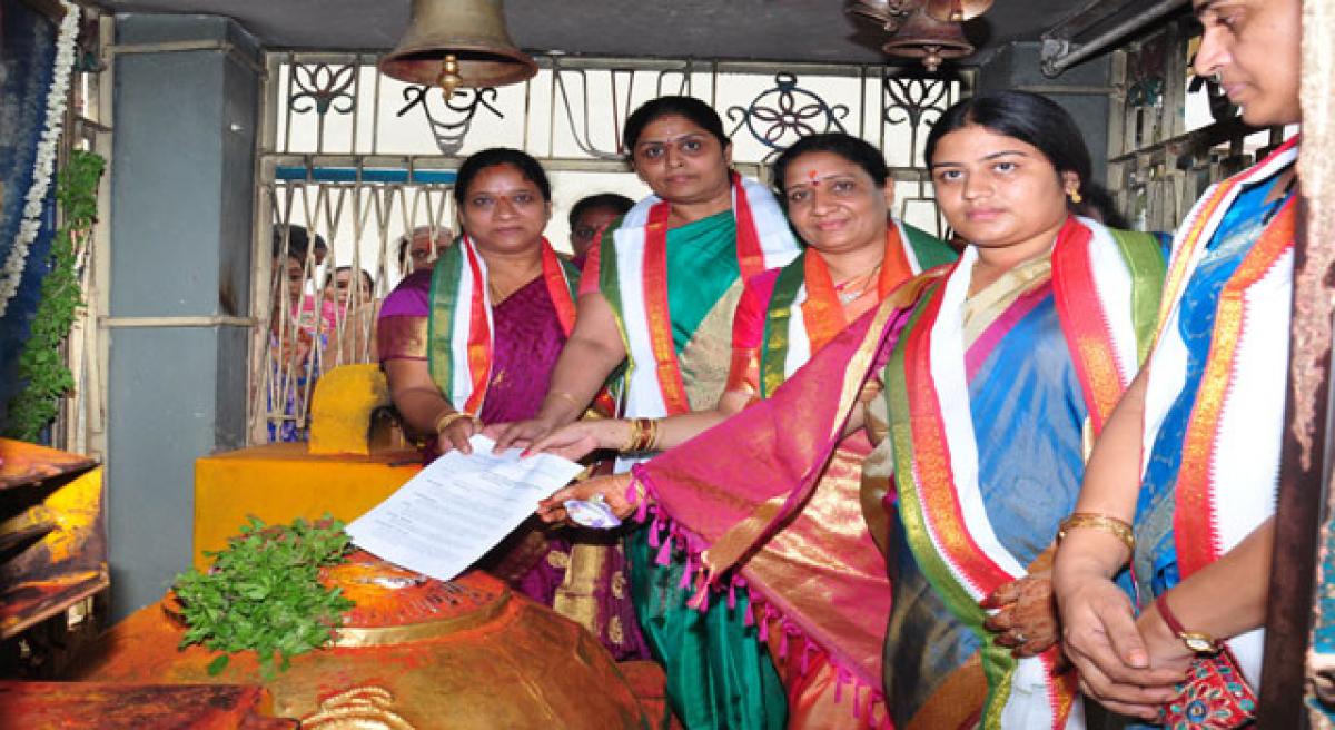 Mahila Congress launches Poru Bata.