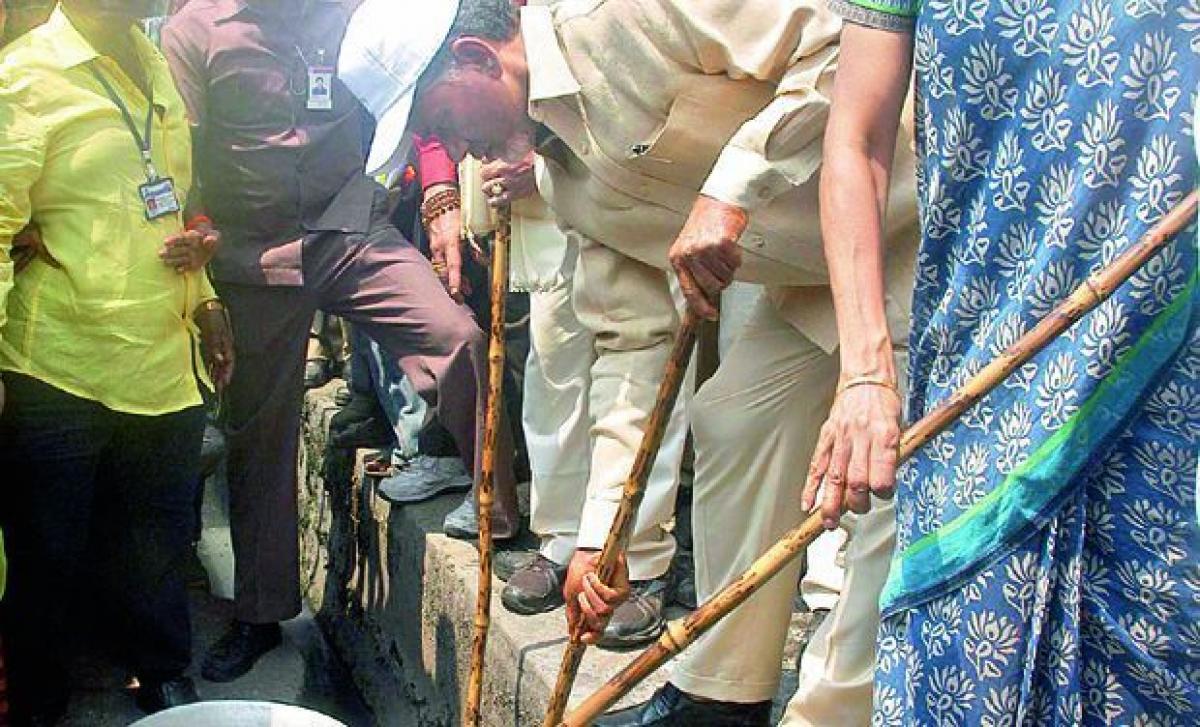 Congress attacks TDP on Andhra Pradeshs poor show in Swachh Bharat rankings